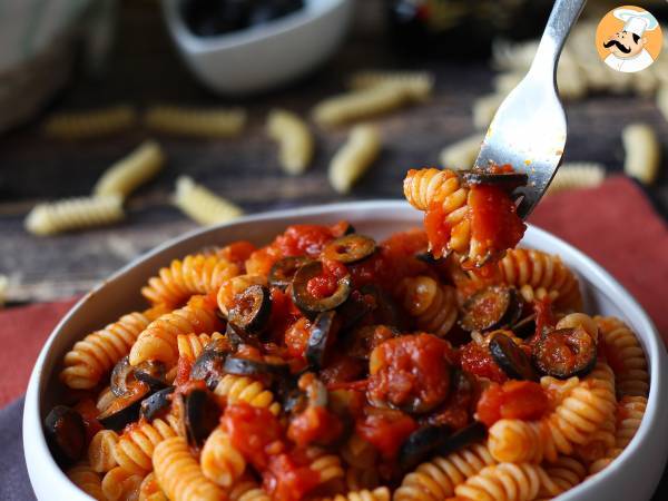 Zeytin soslu makarna: ucuz, lezzetli ve hazırlaması kolay! - Hazırlık adım 7