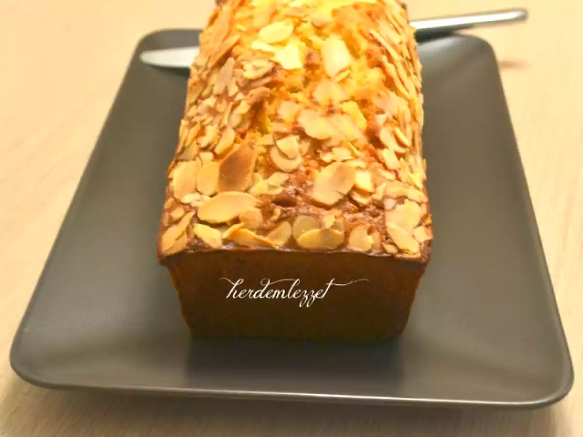 PORTAKALLI BADEMLİ KEK